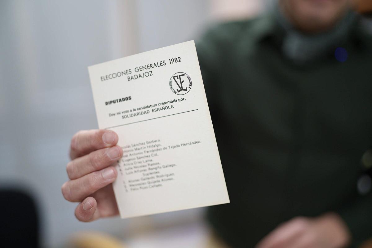 Cumple años el día de las elecciones y lleva toda la vida guardando papeletas.