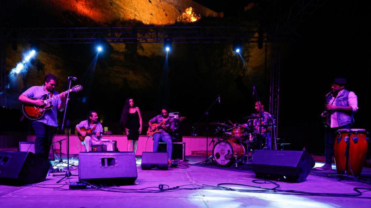 Luis Amador, sobrino de Diego Amador, y su banda.