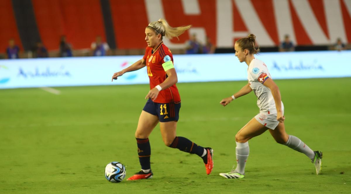 Alexia Putellas controla el balón en el España-Suiza de septiembre del 2023.