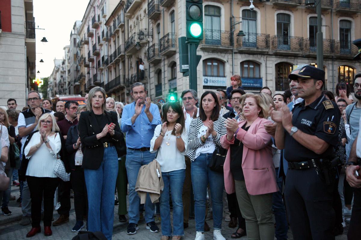 Rabia y dolor en la concentración contra la violencia de género en Alcoy