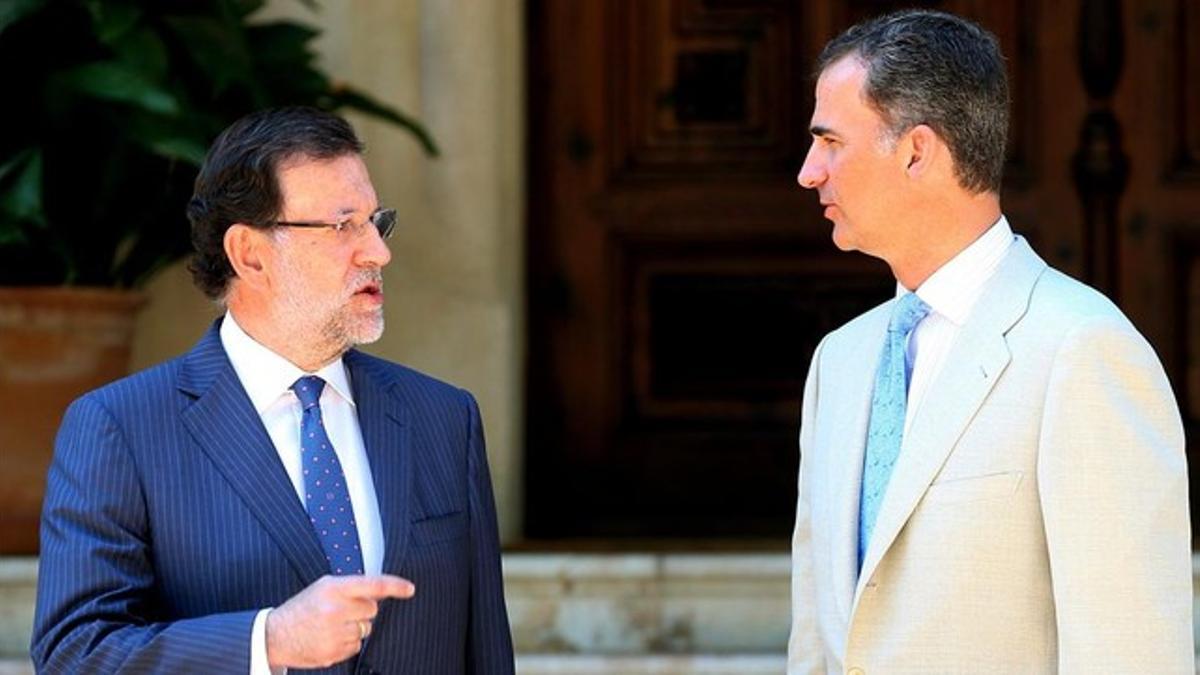 El presidente del Gobierno, Mariano Rajoy, y el rey Felipe VI, este viernes, 8 de agosto, en Marivent.