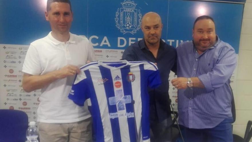Una empresa vasca compra el Lorca Deportiva e Iván Urbano será el técnico