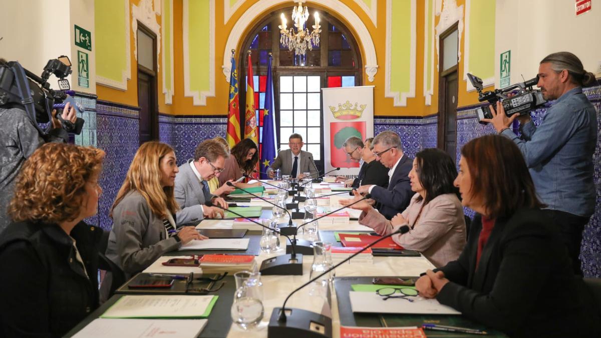 Puig preside el pleno del Consell celebrado en Montanejos