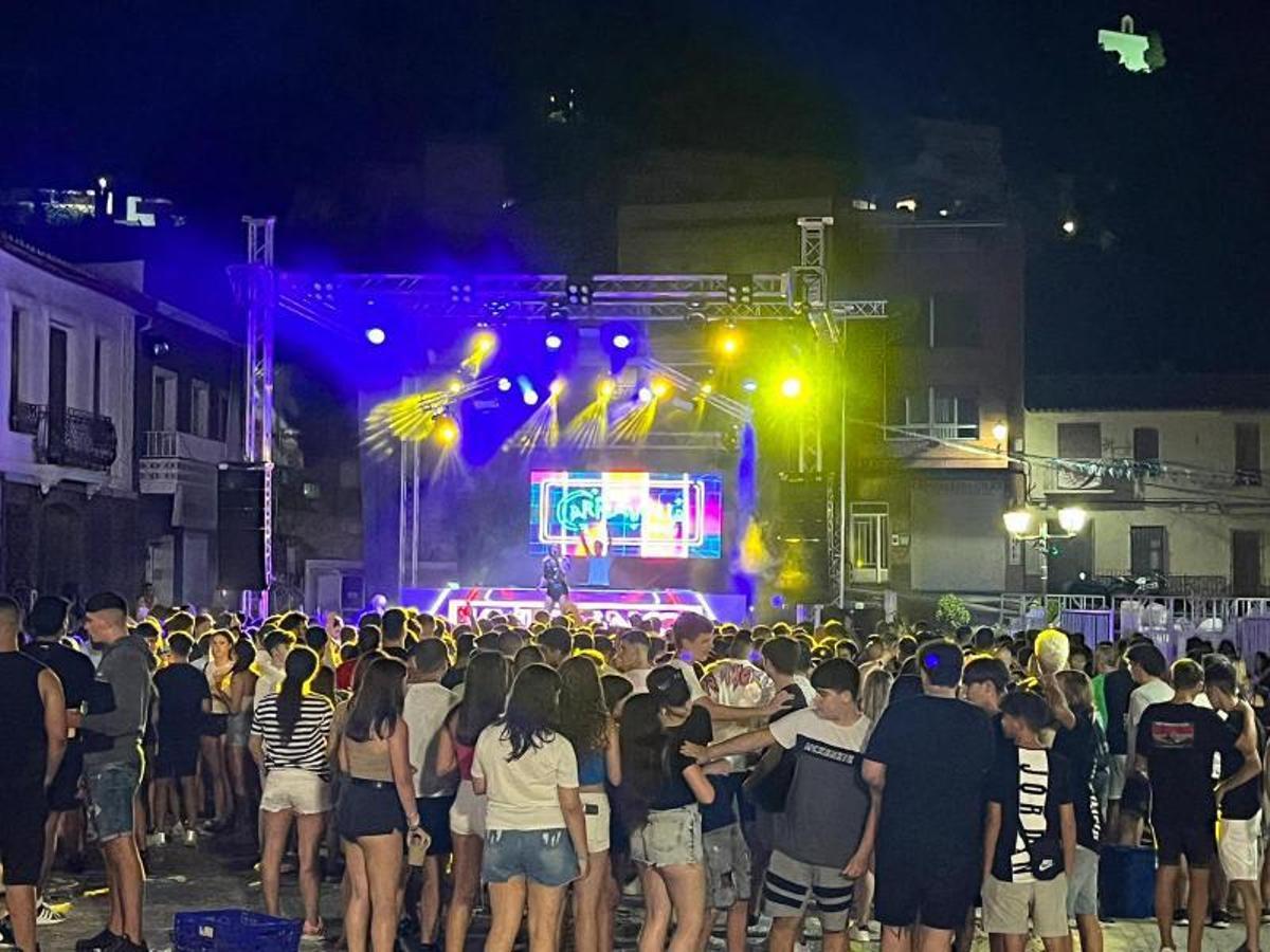 Las fiestas de Gilet llenan las calles de gente y actividades | GILET.