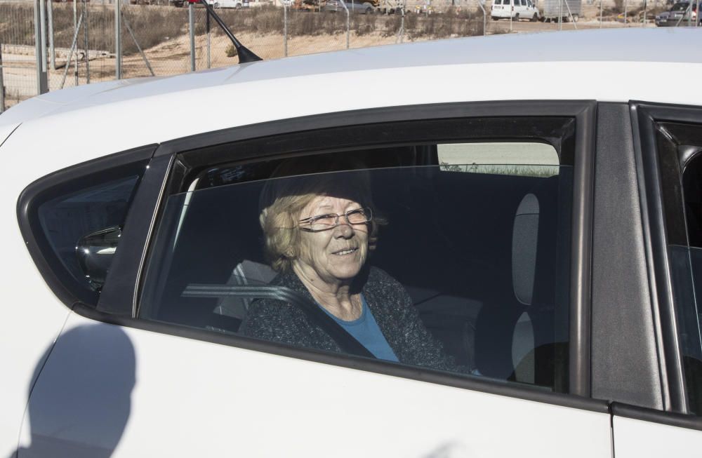 María del Carmen García sale de la prisión de Villena