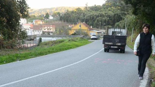 Las pintadas aparecieron en varios lugares de la PO-315. // G.Núñez