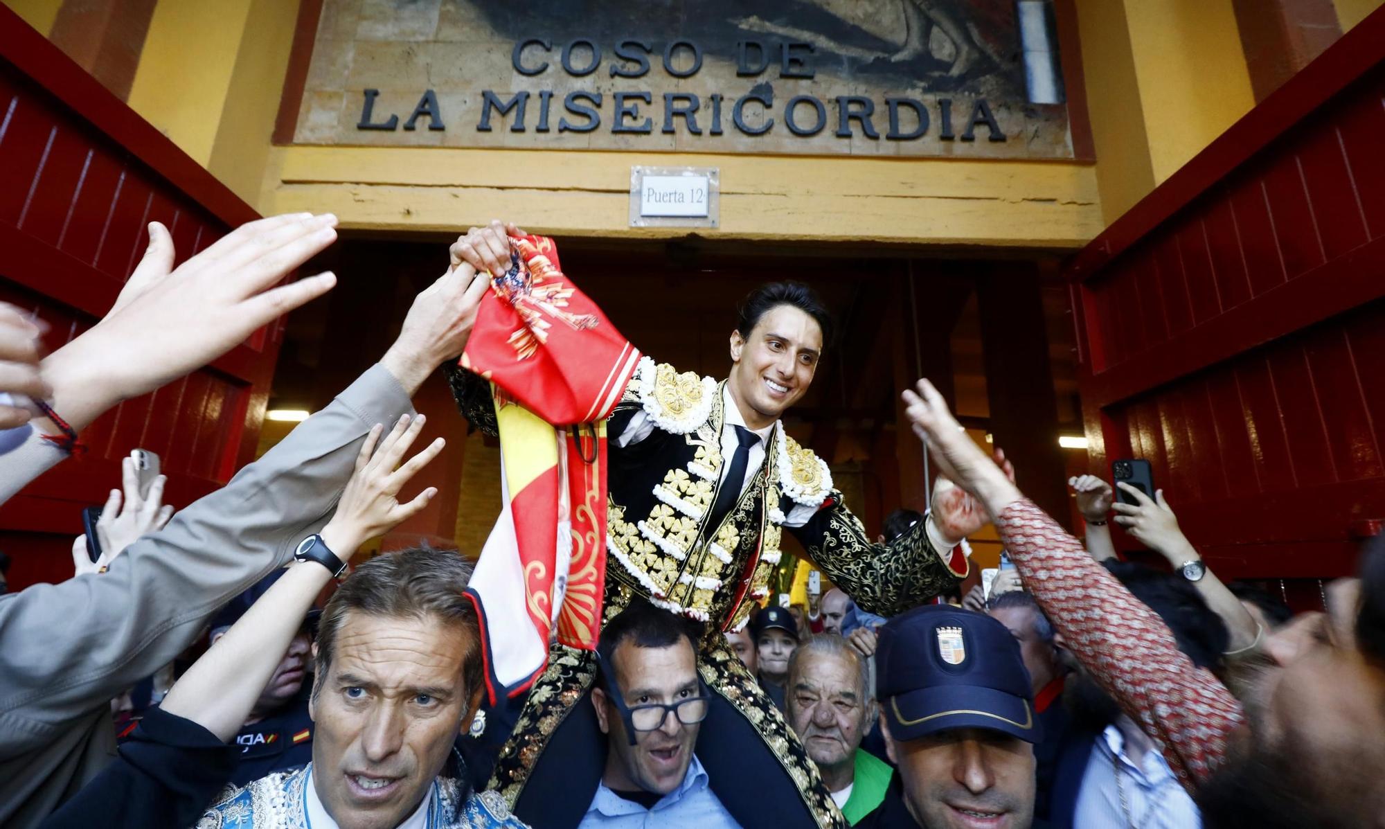 En imágenes | Feria de San Jorge en La Misericordia con Juan Ortega, Roca Rey y Talavante