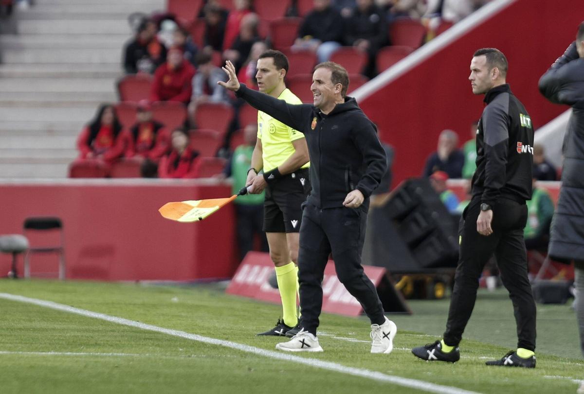 El Mallorca ha vencido al Elche (3-1) e el último partido de 2025 en Son Moix. Morlanes, Mascarell y Muriqi han sido los goleadores del equipo dirigido por Jagoba Arrasate.