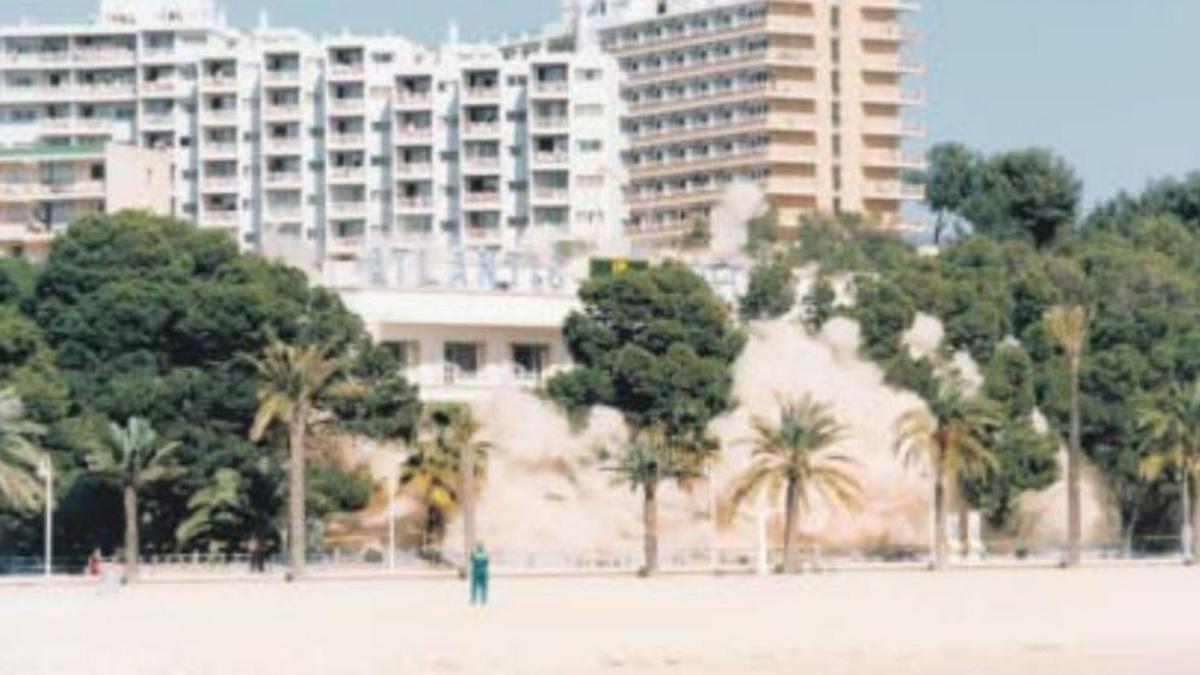 Voladura del Hotel Atlantic de Magaluf, en 1996.