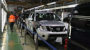 Nissan i els sindicats segellen un pacte per optar a la fabricació d’un nou model.