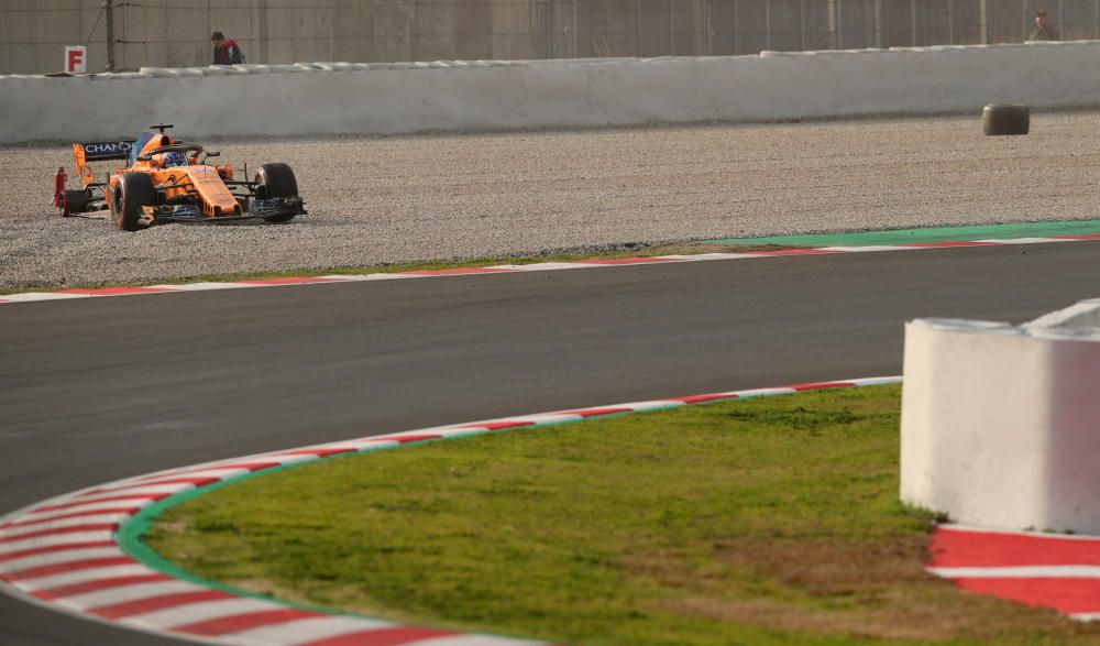 Fernando Alonso estrena el McLaren 2018 en Montmeló