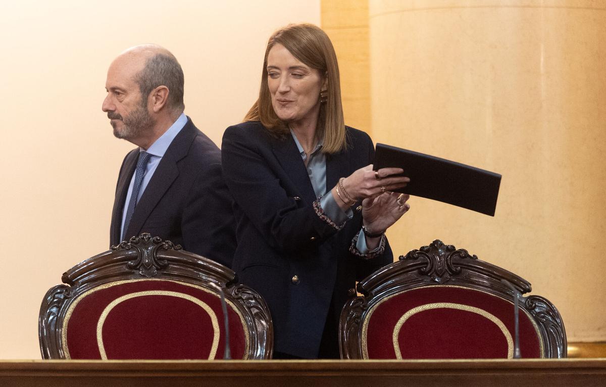 El presidente del Senado, Pedro Rollán, y la presidenta del Parlamento Europeo, Roberta Metsola, a su llegada a la Sesión Solemne con motivo del 40 Aniversario de la adhesión de España a la Comunidad Económica Europea (actual Unión Europea), en el Senado, a 3 de febrero de 2026, en Madrid (España). 03 FEBRERO 2026;SENADO;ROLLÁN;METSOLA;UNIÓN EUROPEA;EUROPA;PARLAMENTO Eduardo Parra / Europa Press 03/02/2026. Pedro Rollán;Roberta Metsola;Eduardo Parra;
