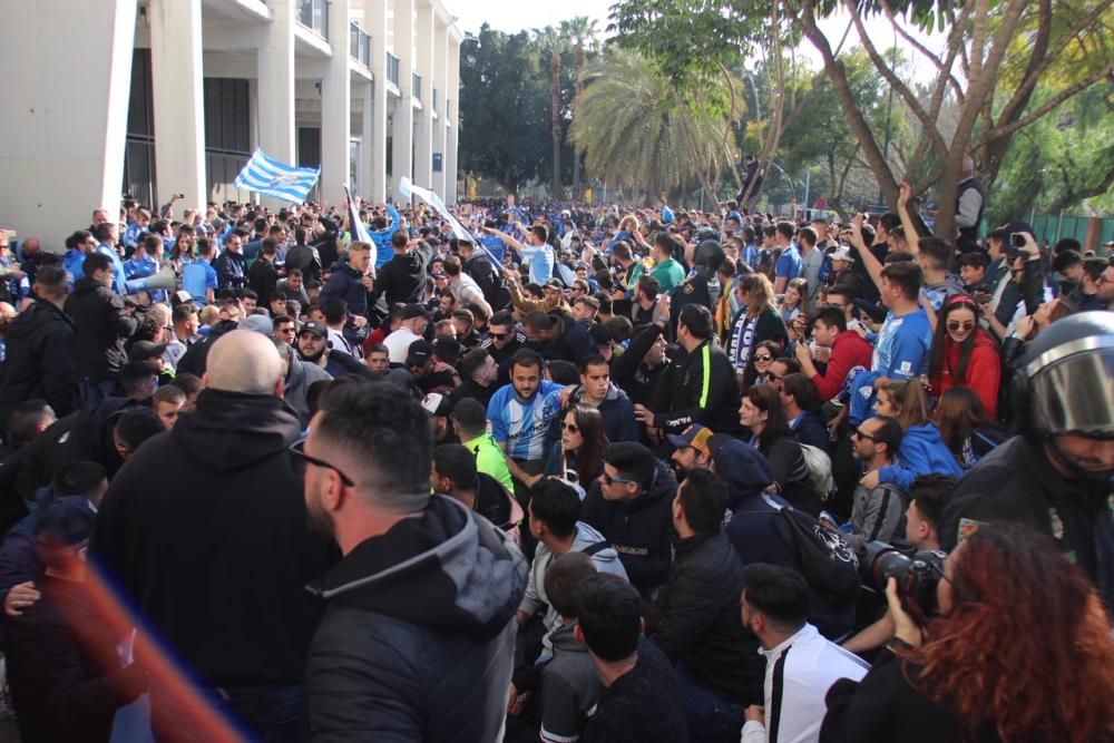 Recibimiento al Málaga CF antes del partido ante el Deportivo