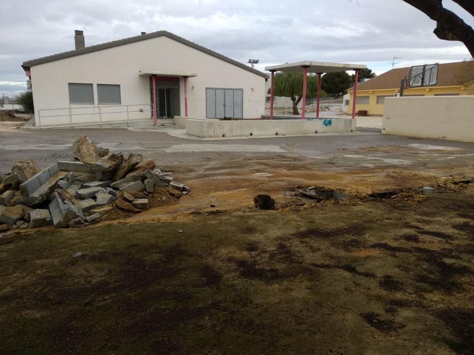 La Generalitat y el Ayuntamiento están trabajando para abrir en septiembre la Escuela Infantil construida y sin estrenar desde 2009 tras la denuncia de la Asociación de Vecinos de San Miguel de Salina