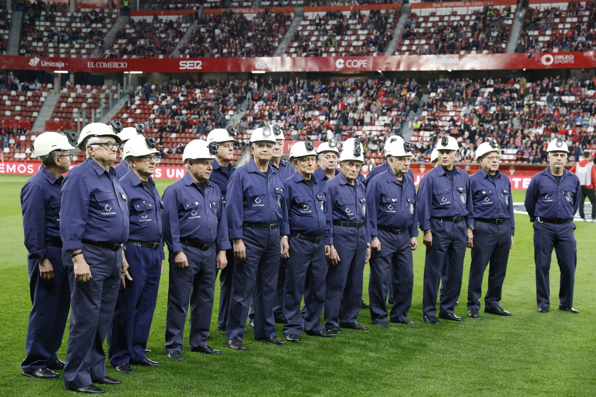 EN IMÁGENES: El Sporting - Tenerife disputado en El Molinón