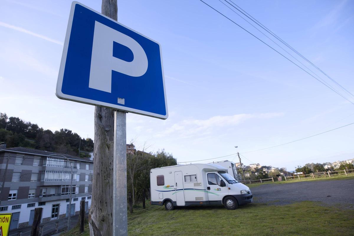 Área de autocaravanas de Luarca, en la avenida de la Estación.