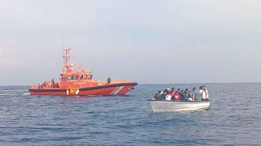 Llegan a Mallorca y Cabrera 45 migrantes en tres pateras