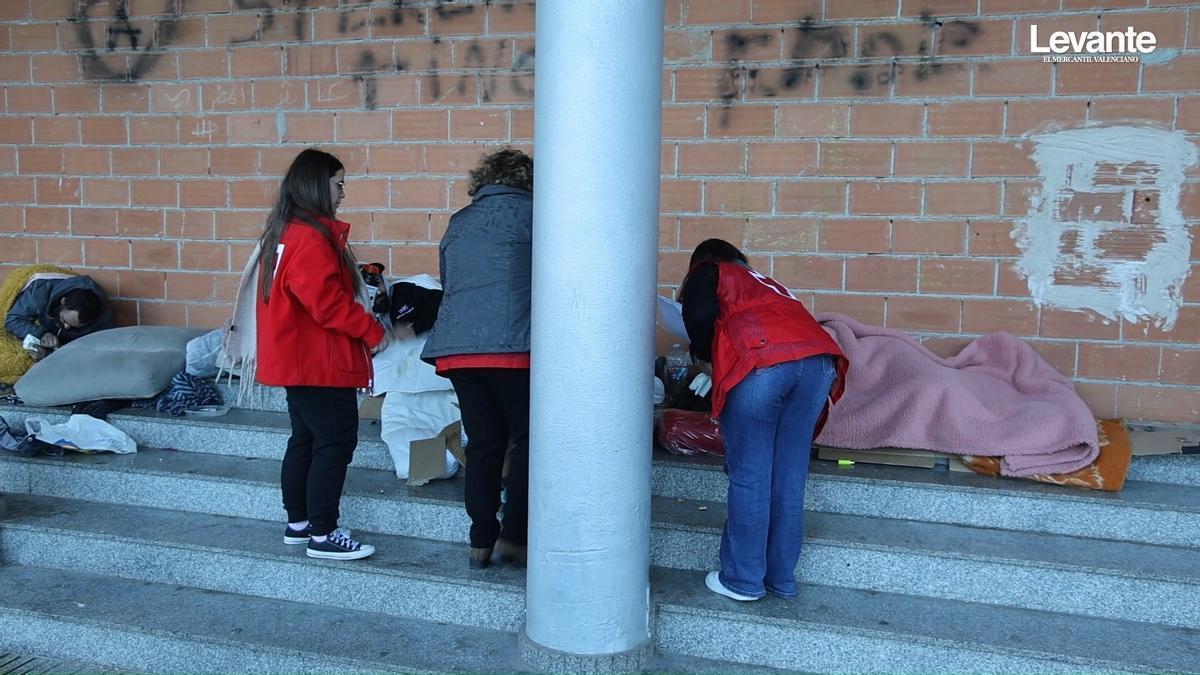 Así asiste Cruz Roja a las personas sin hogar en Alzira