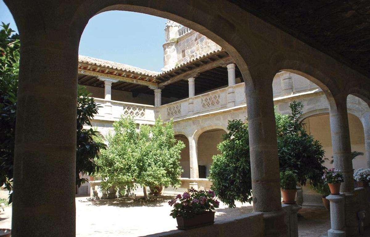 Vista del patio del Convento de Santa Clara, en Belalcázar.