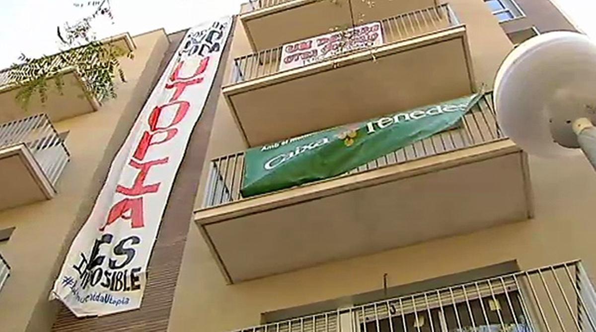 Un grup de famílies ocupen un edifici dobra nova a Barcelona. Un grup de famílies ocupen un edifici dobra nova a Barcelona.