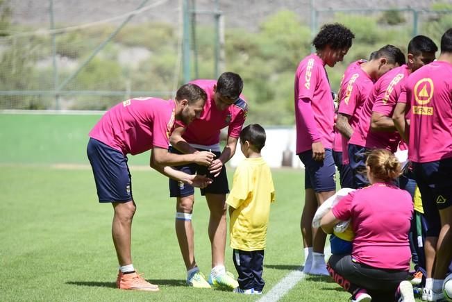 Entrenamiento de la UD Las Palmas en Barranco ...