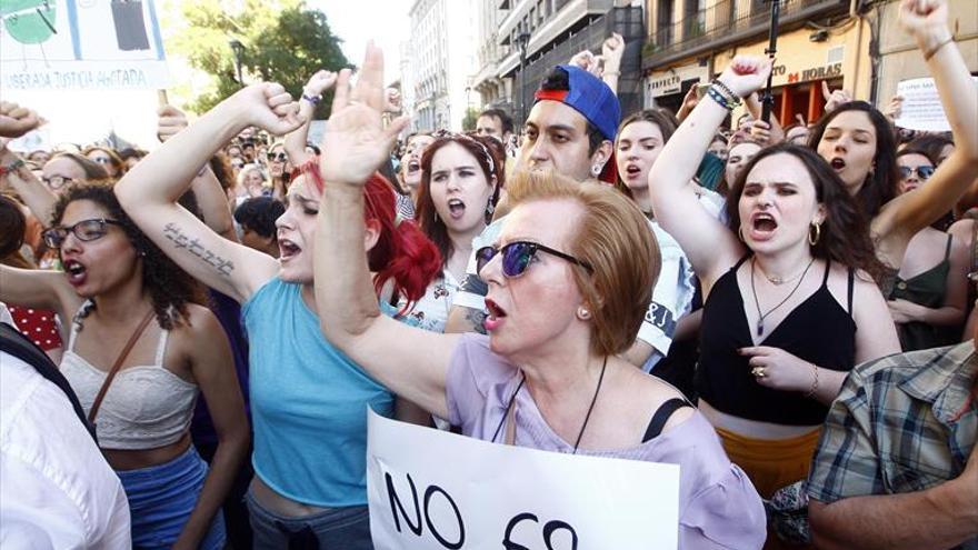 Aragón clama en la calle contra la libertad provisional de ‘La manada’