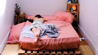 Por fin: el truco para dormir con el aire acondicionado y que no sufra tu garganta