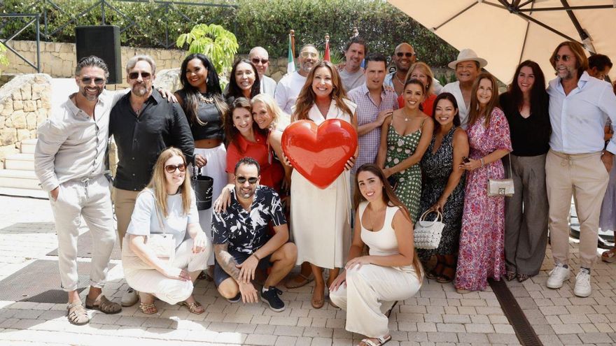 La ciudad de Marbella dedica una rotonda a la filántropa María Bravo