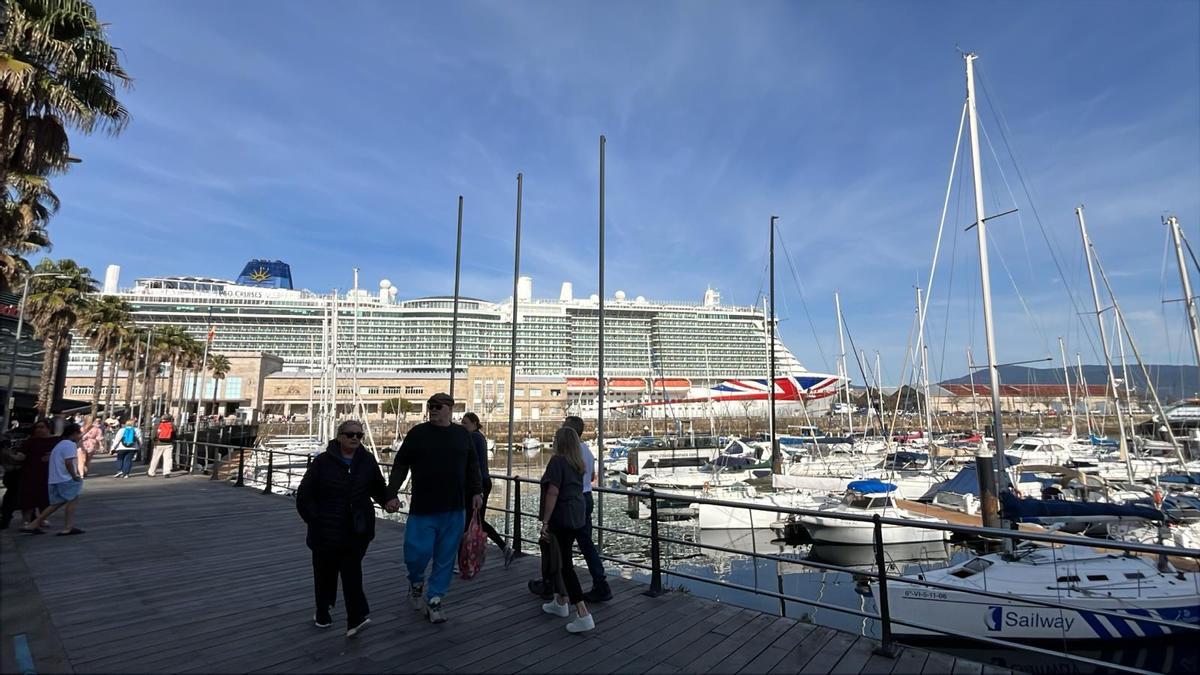El «Iona», esta mañana en su primera visita a Vigo del año.