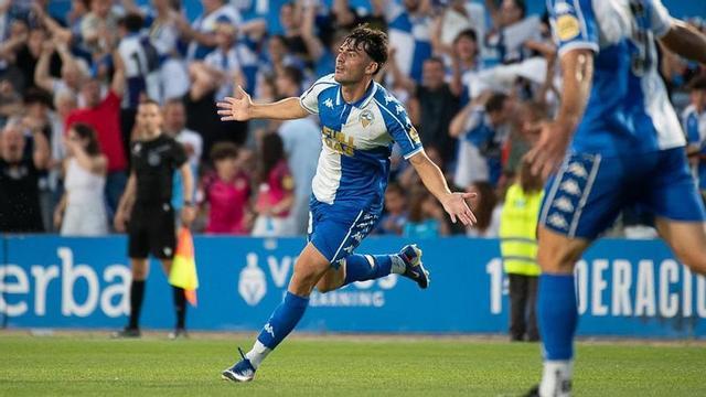 Javi López-Pinto celebra el primer gol del Sabadell contra el Zamora, ahir a la Nova Creu Alta. | C. E. SABADELL