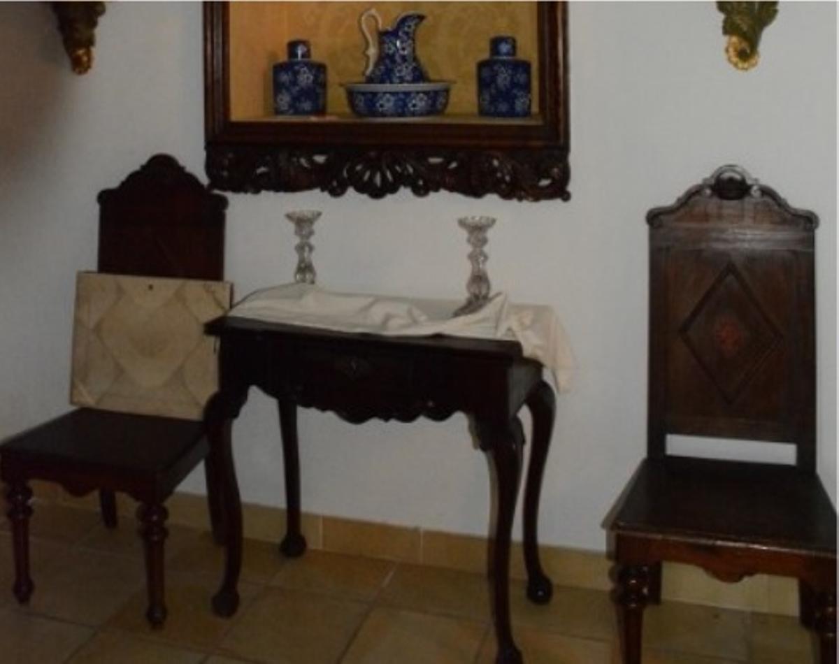 Aparador de madera con cajón