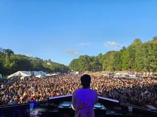 Rescatan a un joven en el río durante una fiesta con DJ en O Carballiño y los efectivos impiden que varias personas se metan en el agua
