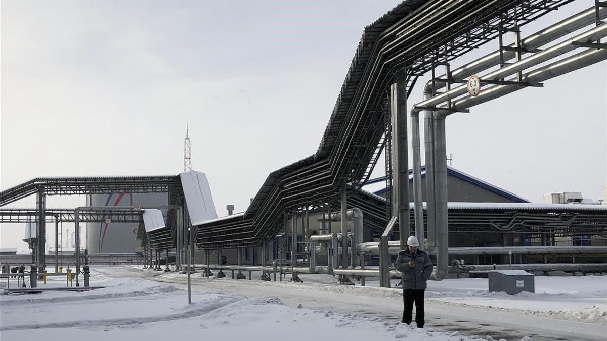 zentauroepp48412756 file photo  an oil storage tank of russian oil pipeline mono190601141148