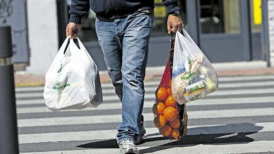 Afedeco había pedido aplazar un año la entrada en vigor de la prohibición municipal de emplear bolsas de plástico de un solo uso.