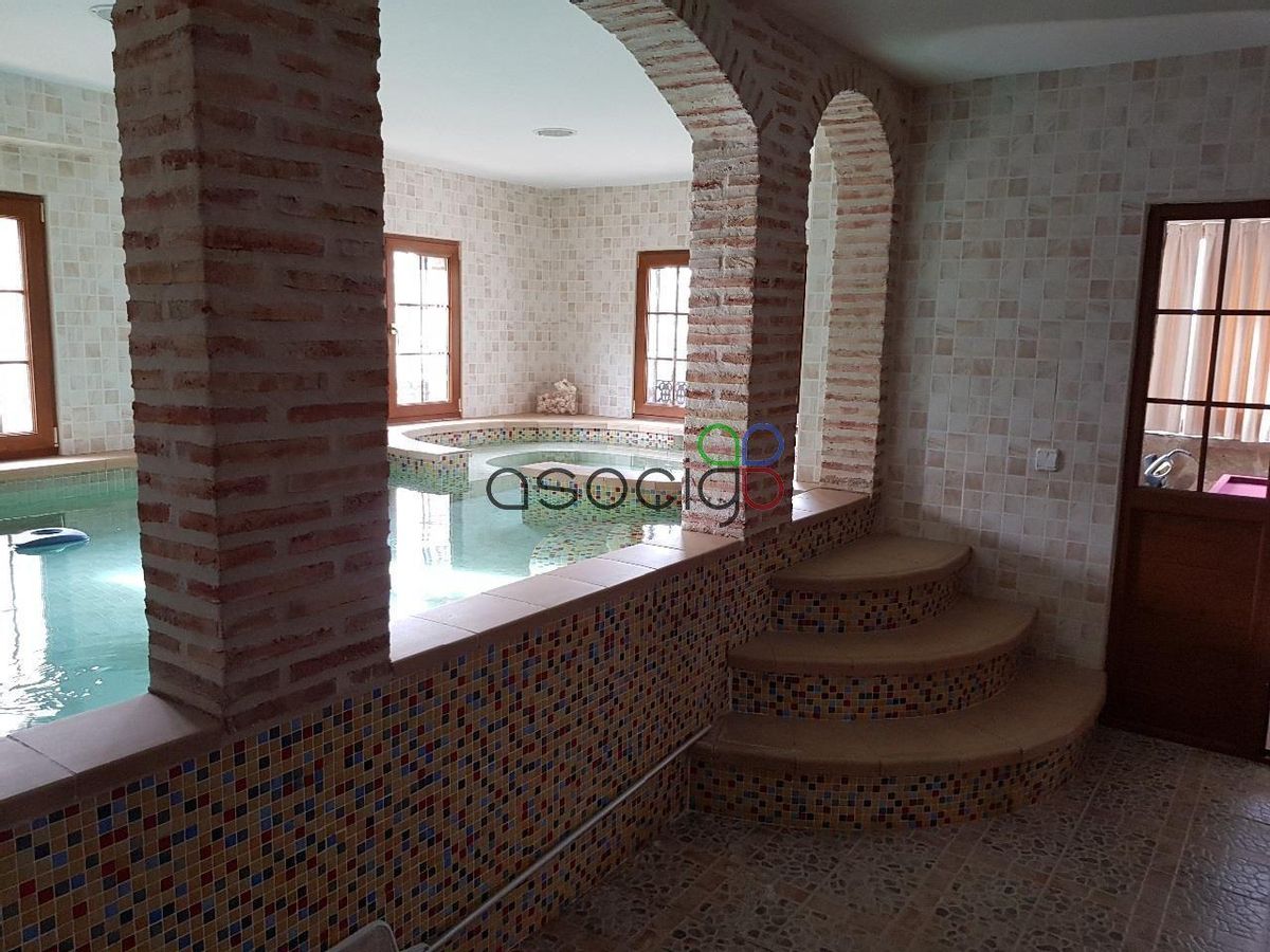 Casa con piscina en venta en Guadalajara.