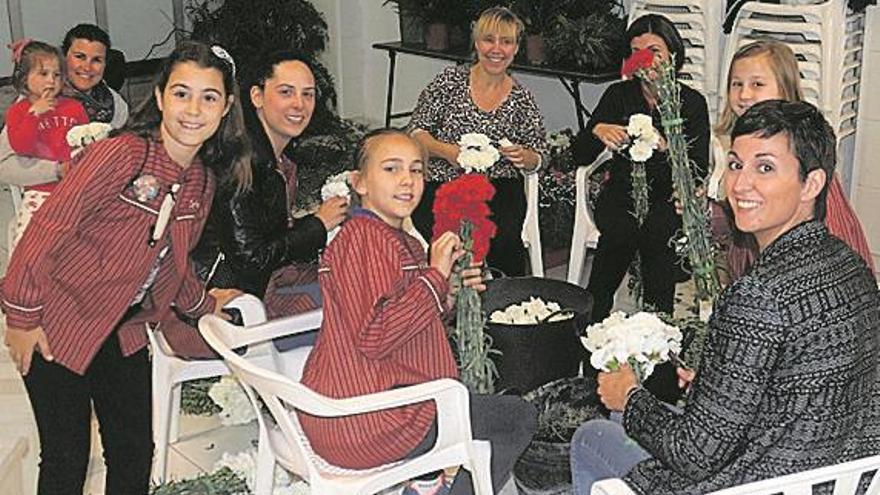 Las Cruces de Mayo engalanan Burriana con 120.000 flores