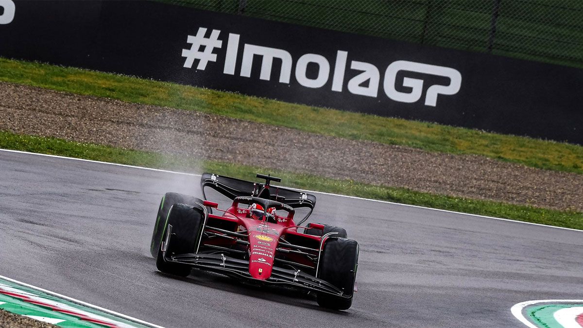 Leclerc, en acción en el circuito de Imola