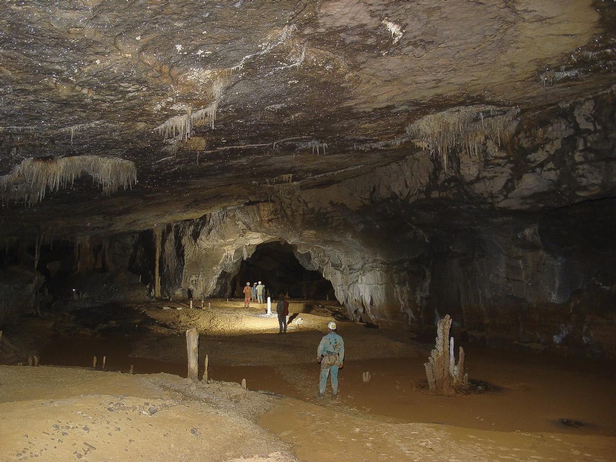 Espeleólogos conectan en Cantabria la cueva más larga de España, con 206 kilómetros de túneles