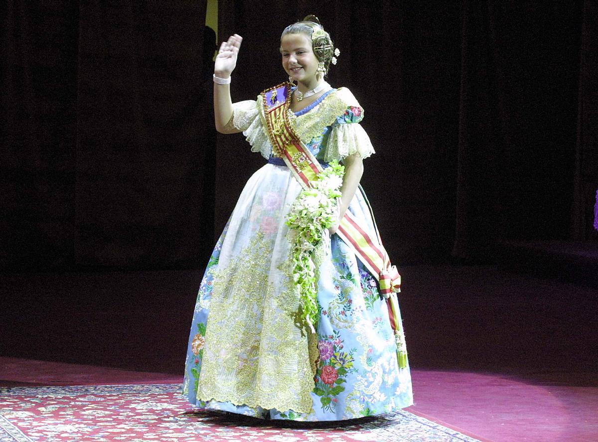 2003. Nela Ayora. Azul celeste