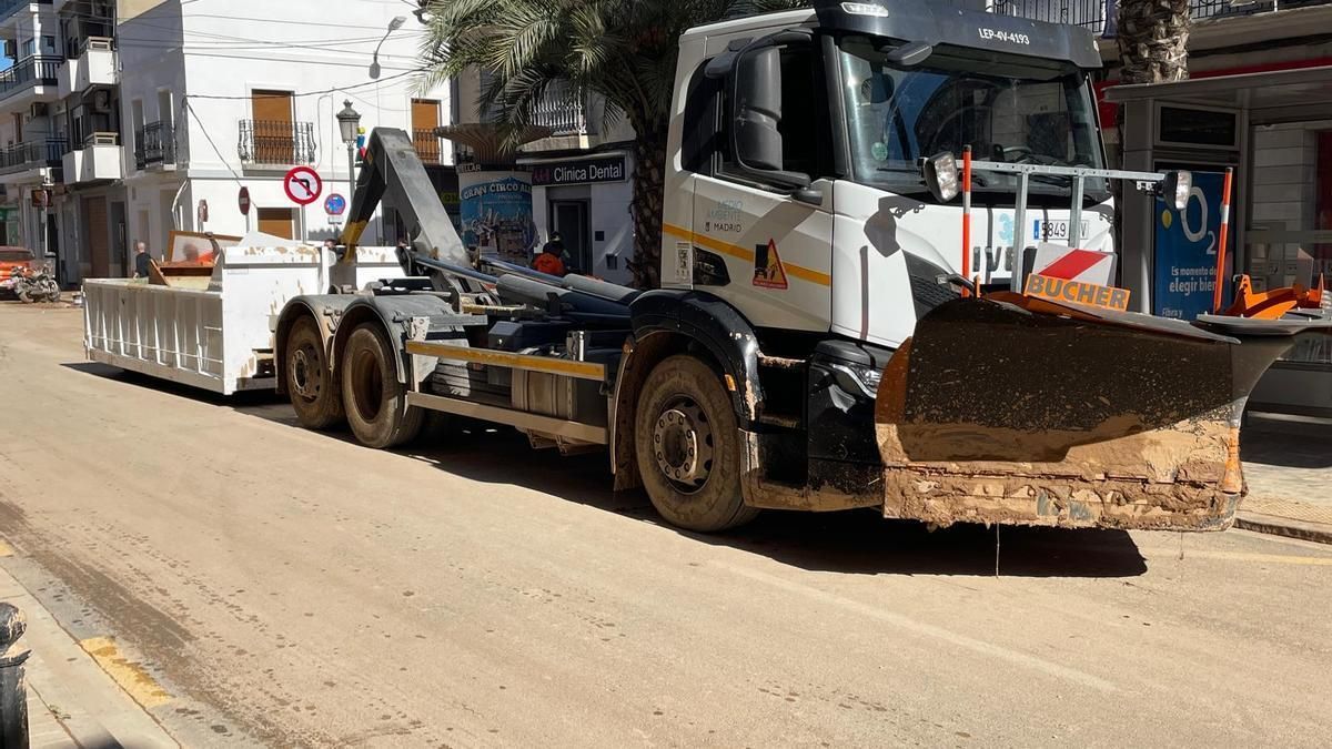 La limpieza y desescombro avanza en la Torre, Castellar y Forn d'Alcedo