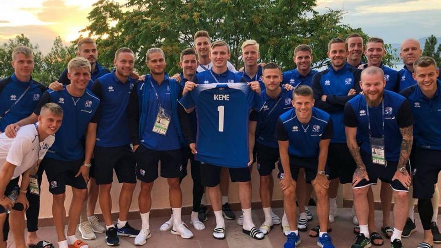 Islandia homenaje al portero de Nigeria que se ha perdido el Mundial por leucemia