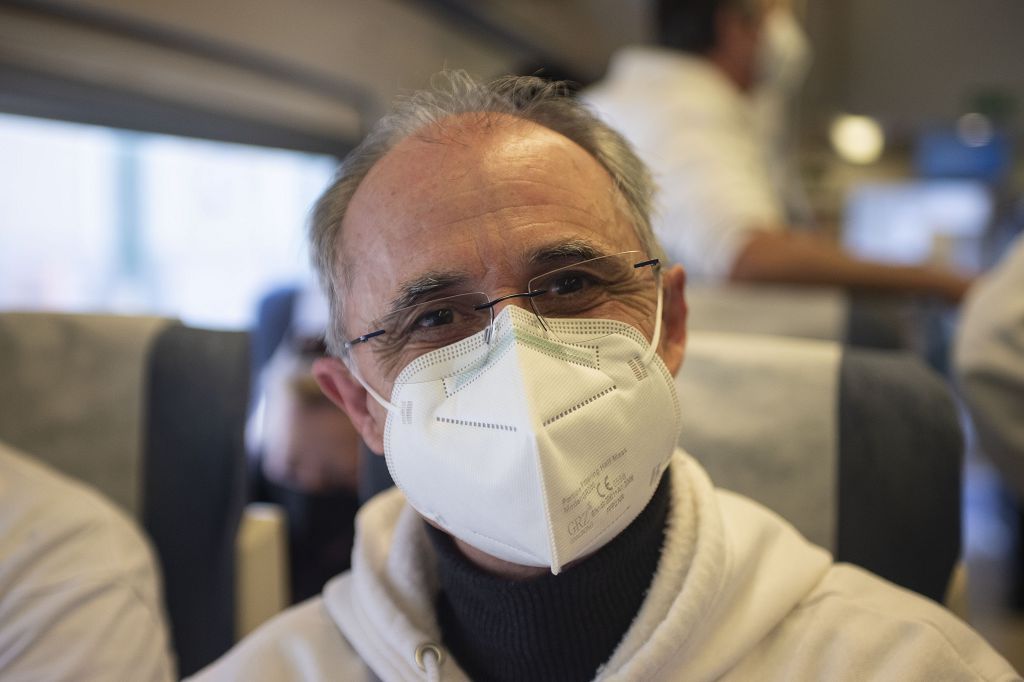 Los vecinos de las vías, celebran su primer viaje en el nuevo tren soterrado