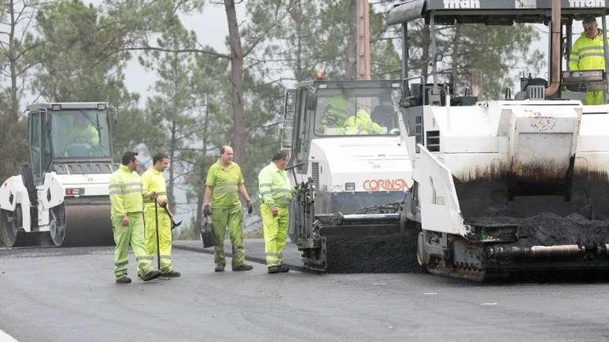 Obras en el polígono de Cortegada. // Anxo Gutiérrez