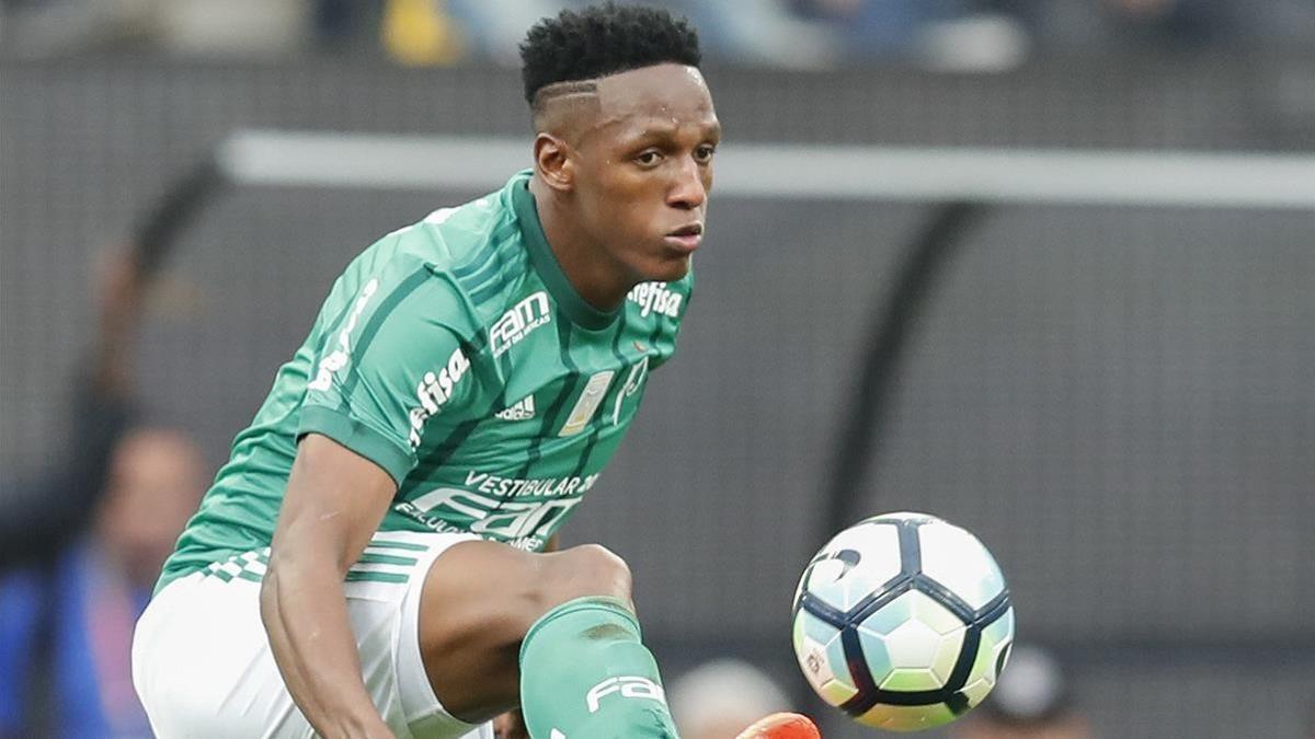 Yerry Mina, en una acción con el Palmeiras.