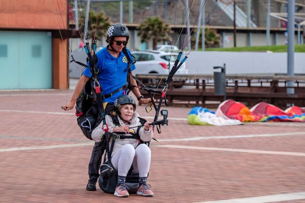 Nardy Barrios se lanza a la campaña en parapente