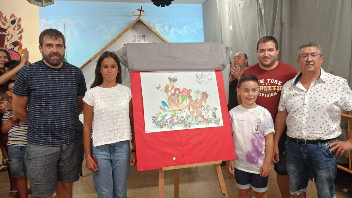 Gotes de Foc con los representantes infantiles de la falla