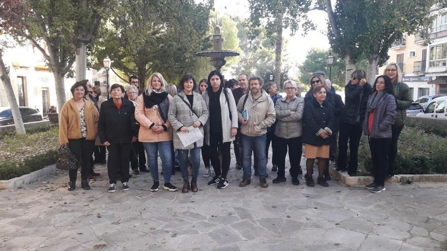 Los vecinos se han concentrado hoy por la mañana en la Plaça d&#039;Orient de Inca.