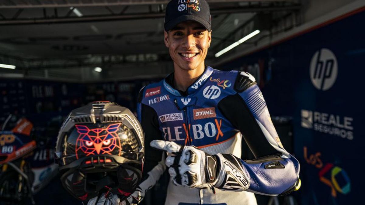 Borja Gómez, con el casco que lució en Cheste.