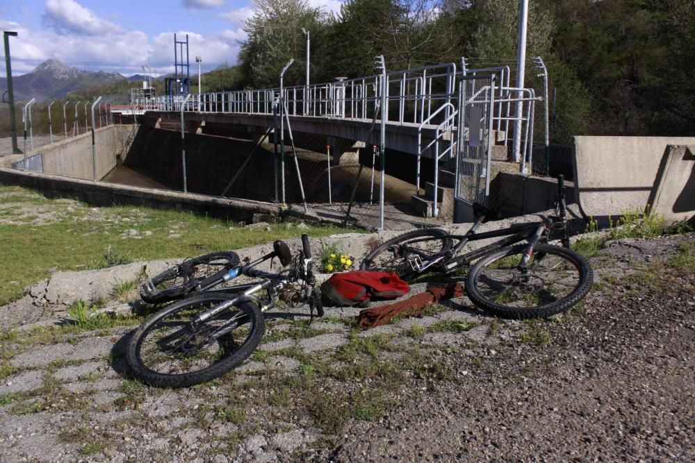 Hallan los cadáveres de dos ciclistas asturianos en un canal de León