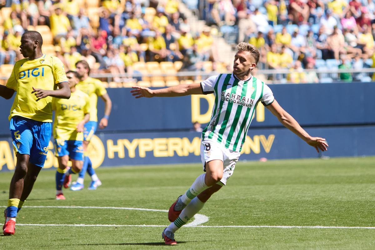 Isma Ruiz celebra su gol frente al Cádiz, en el derbi andaluz.